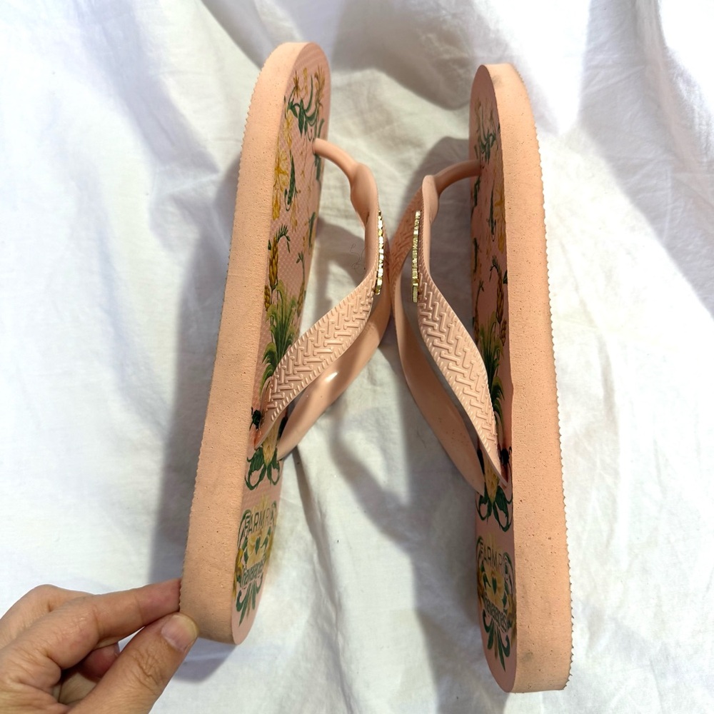 Havaianas Farm Rio NWOT Pink Pineapple Tropical Flip Flops Sandals Sz 9/10W 8M - Picture 5 of 11